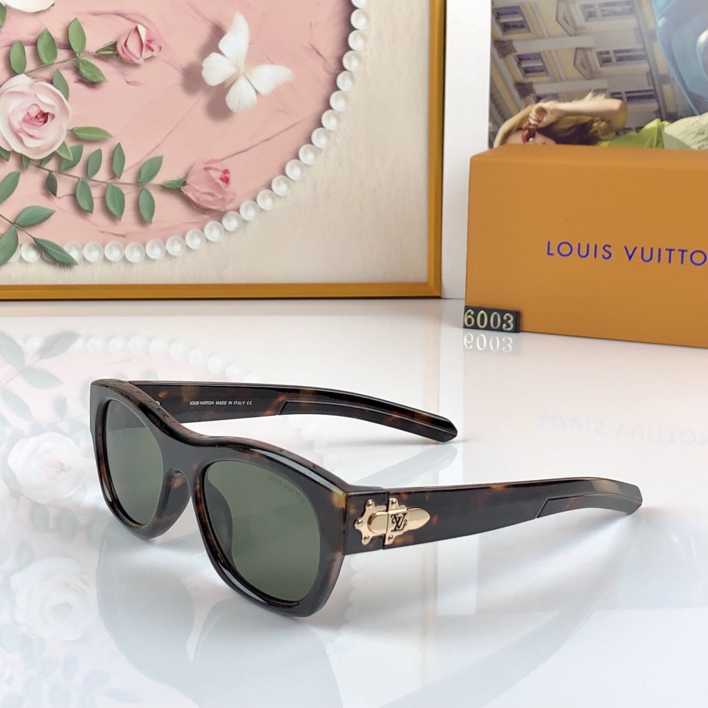。。Louis vuitto*新款墨镜感镜腿简约方框太阳镜旅拍 防紫外线眼镜