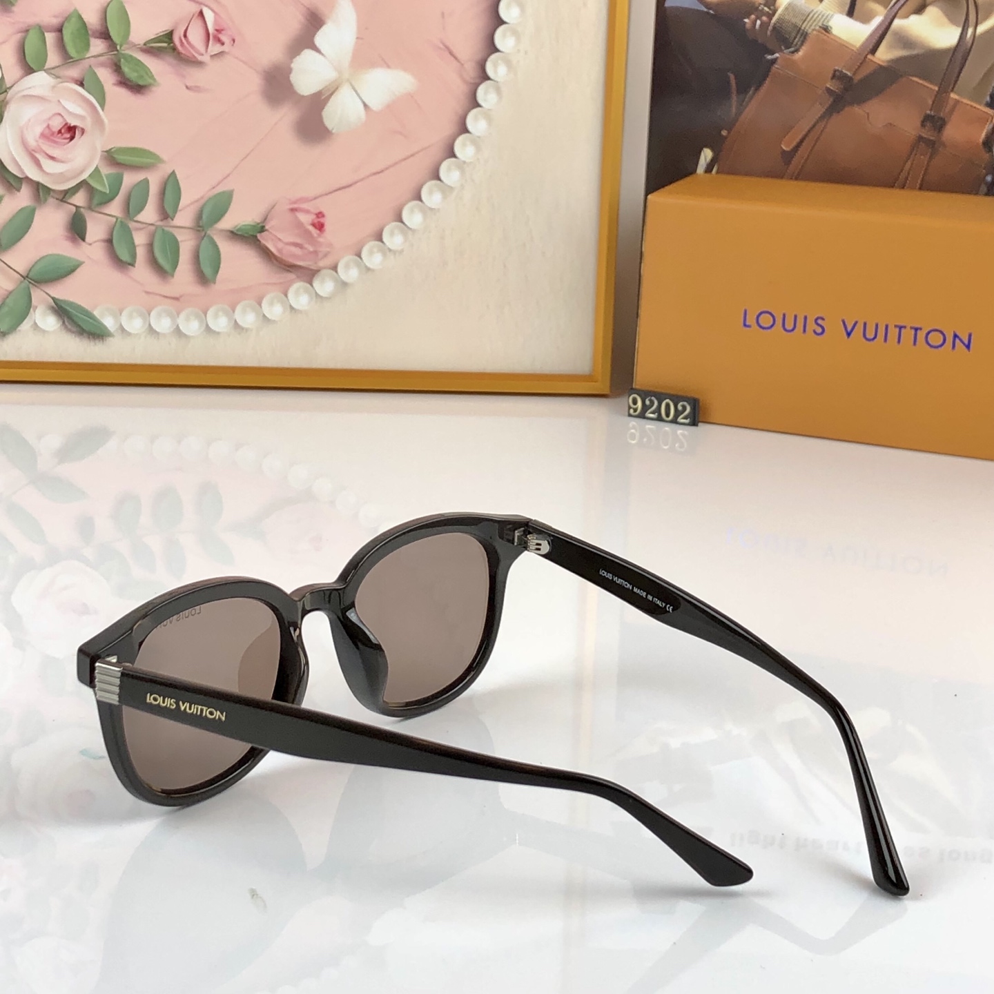 。。Louis vuitto*轻奢【品质】极简百搭高清尼龙镜高级感椭圆时尚墨镜女太阳眼镜男