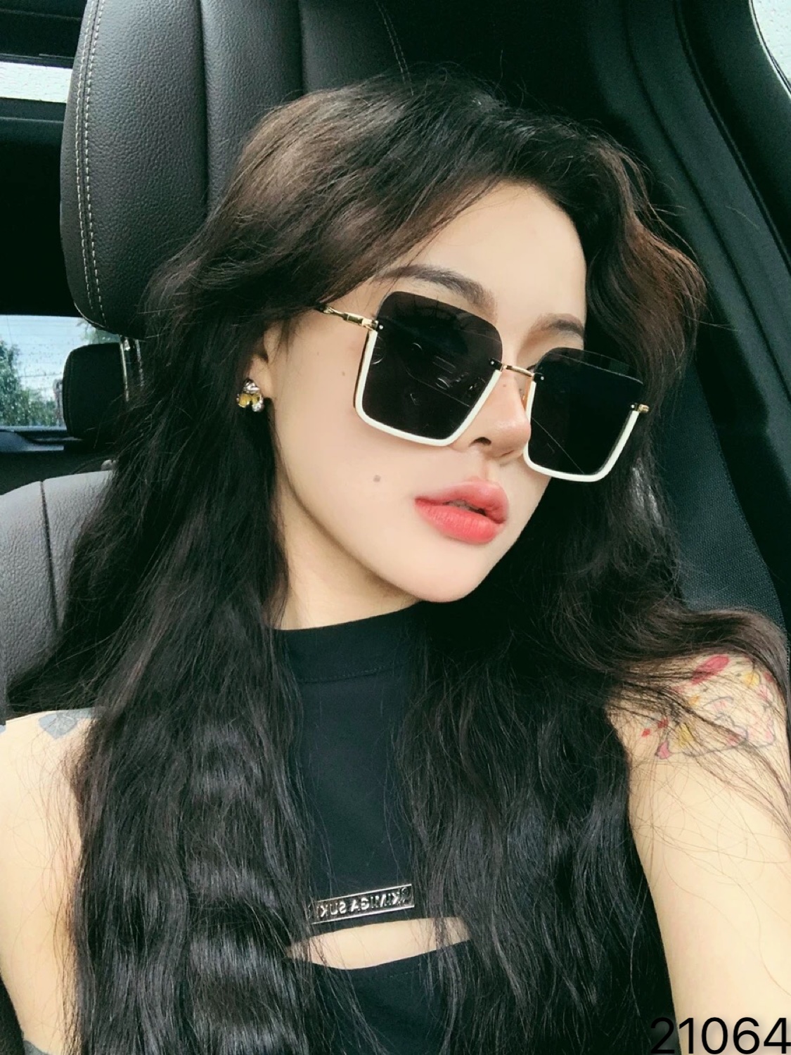 NO:823284,Chane* high-end women's white half-frame sunscreen sunglasses for square and round faces, slim and anti-UV personalized sunglasses, trendy glasses, sunglasses, sunglasses, glasses, chanel19860909Chane*高级感女款白色半框防晒墨镜方形圆脸显脸瘦防紫外线个性太阳镜潮眼镜墨镜太阳镜,眼镜,chanel,glasses