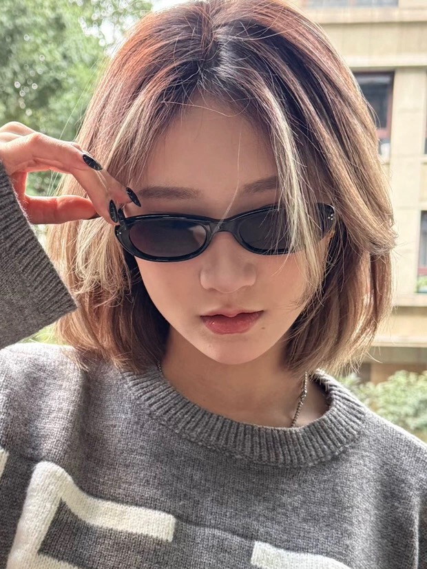 🔥🔥欧美2026新款米钉太阳镜气质装饰小窄框眼镜猫眼墨镜女高级感