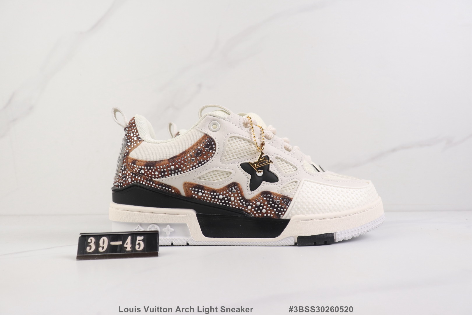 🔹Louis Vuitton Arch Light Sneaker 路易威登低帮休闲鞋 艺术总监 Virgil Abloh 设计的路易威登手写标识则于侧面彰显品牌格调 1854限定 织物材质 真标 尺码见图 #3BSS30260520