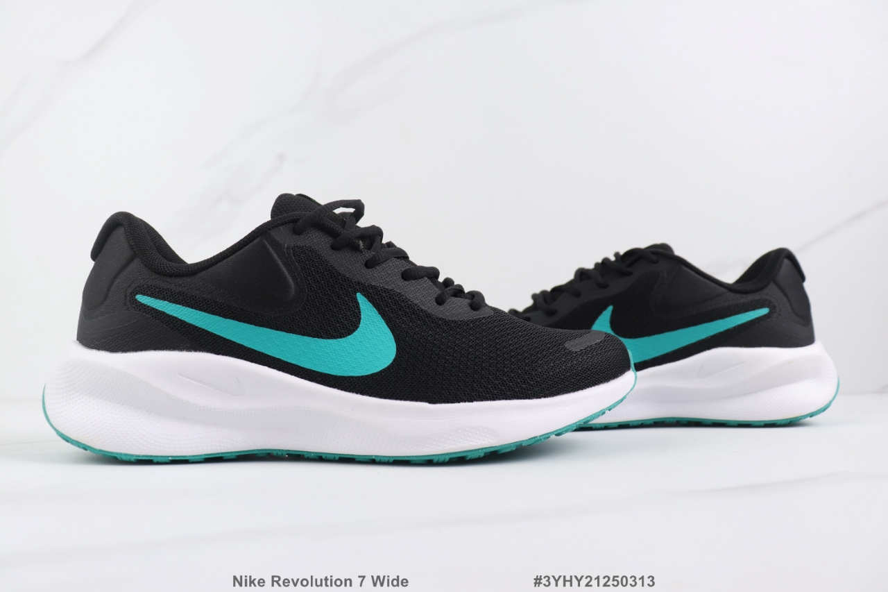  💰205
🔺Nike Revolution 7 Wide 耐克轻便跑步鞋 织物材质运动鞋  Size:40-45码                                               