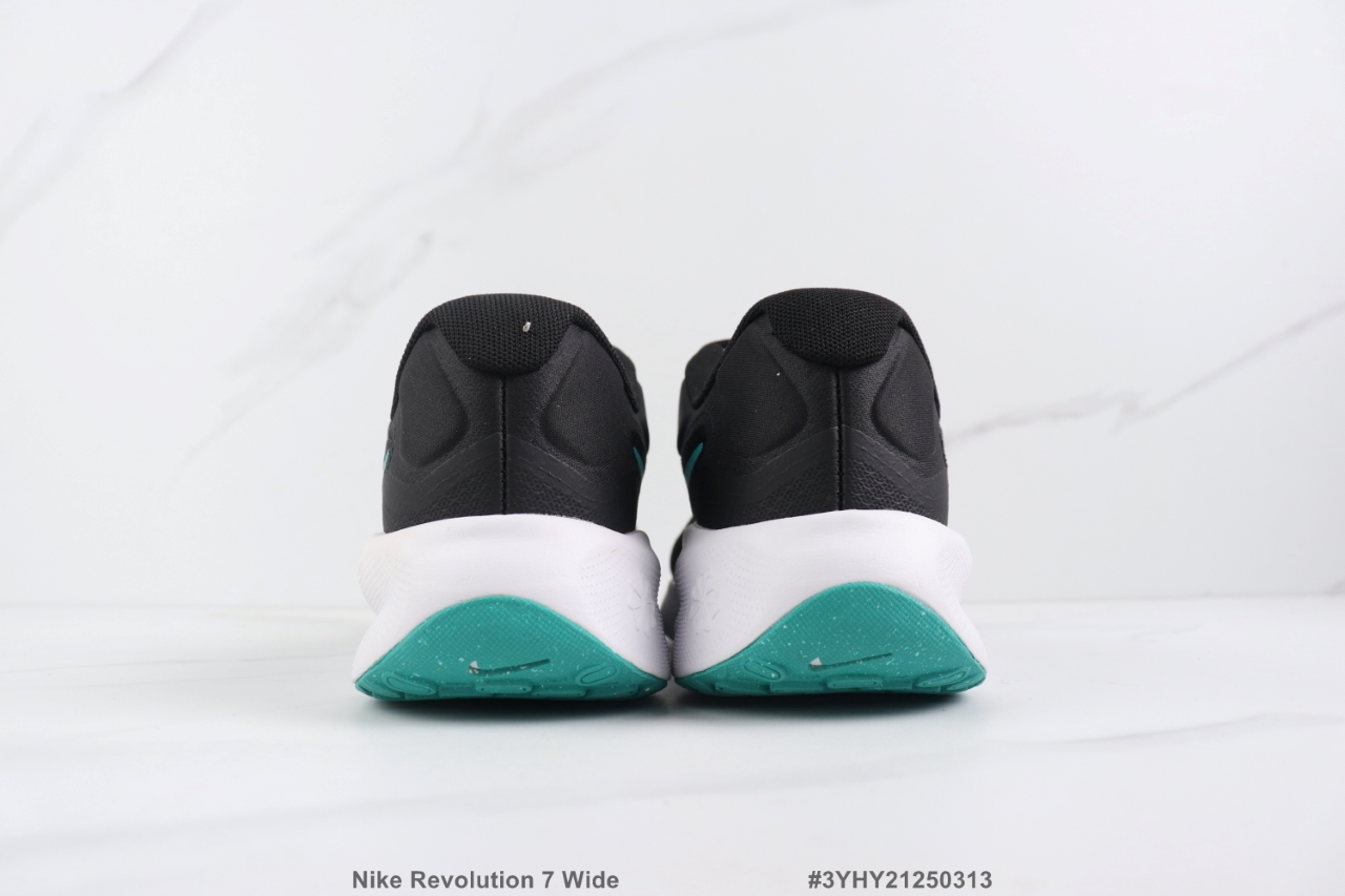  💰205
🔺Nike Revolution 7 Wide 耐克轻便跑步鞋 织物材质运动鞋  Size:40-45码                                               