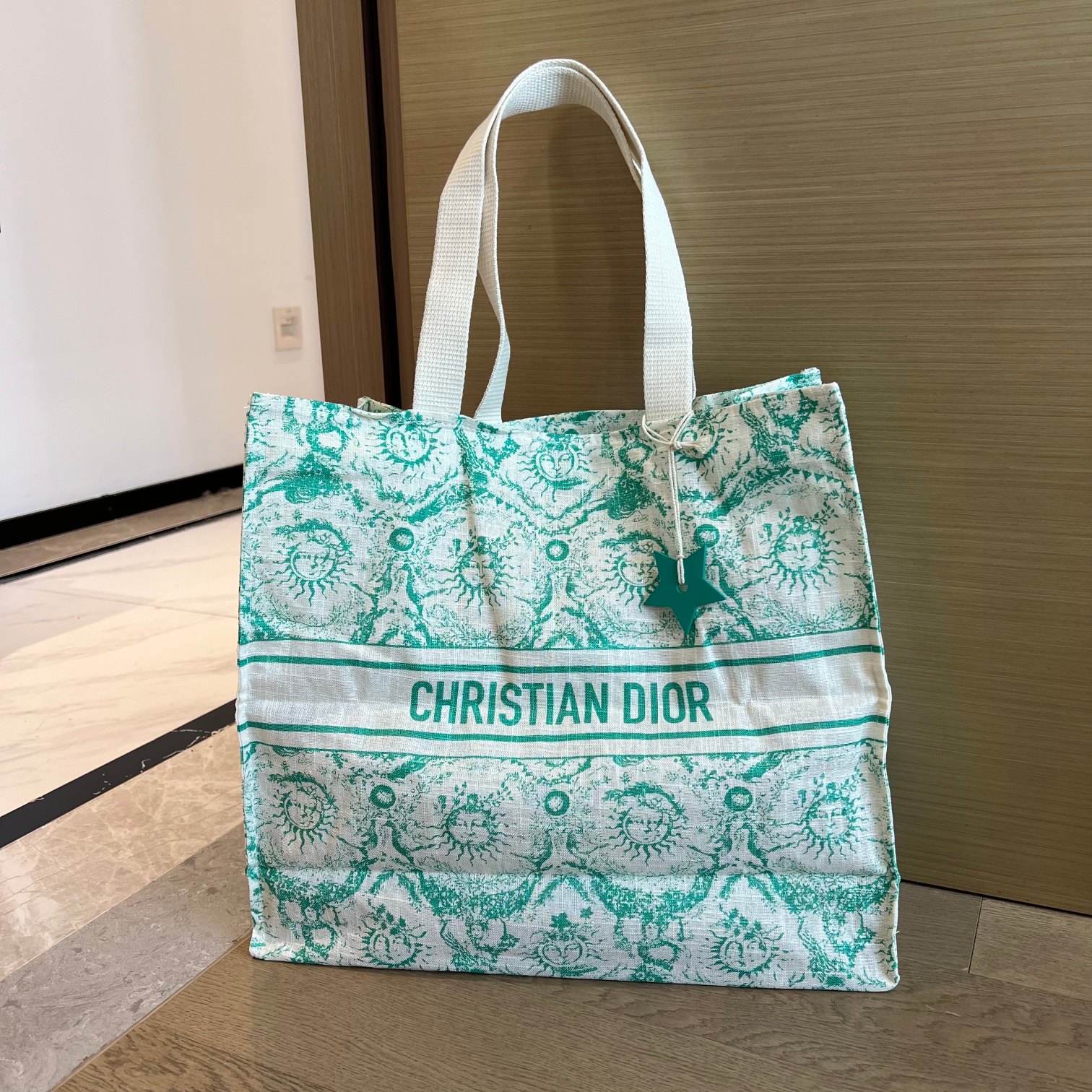Dioriviera Resort Capsule Collection Limited-Edition Straw Tote Bag - Comprehensive