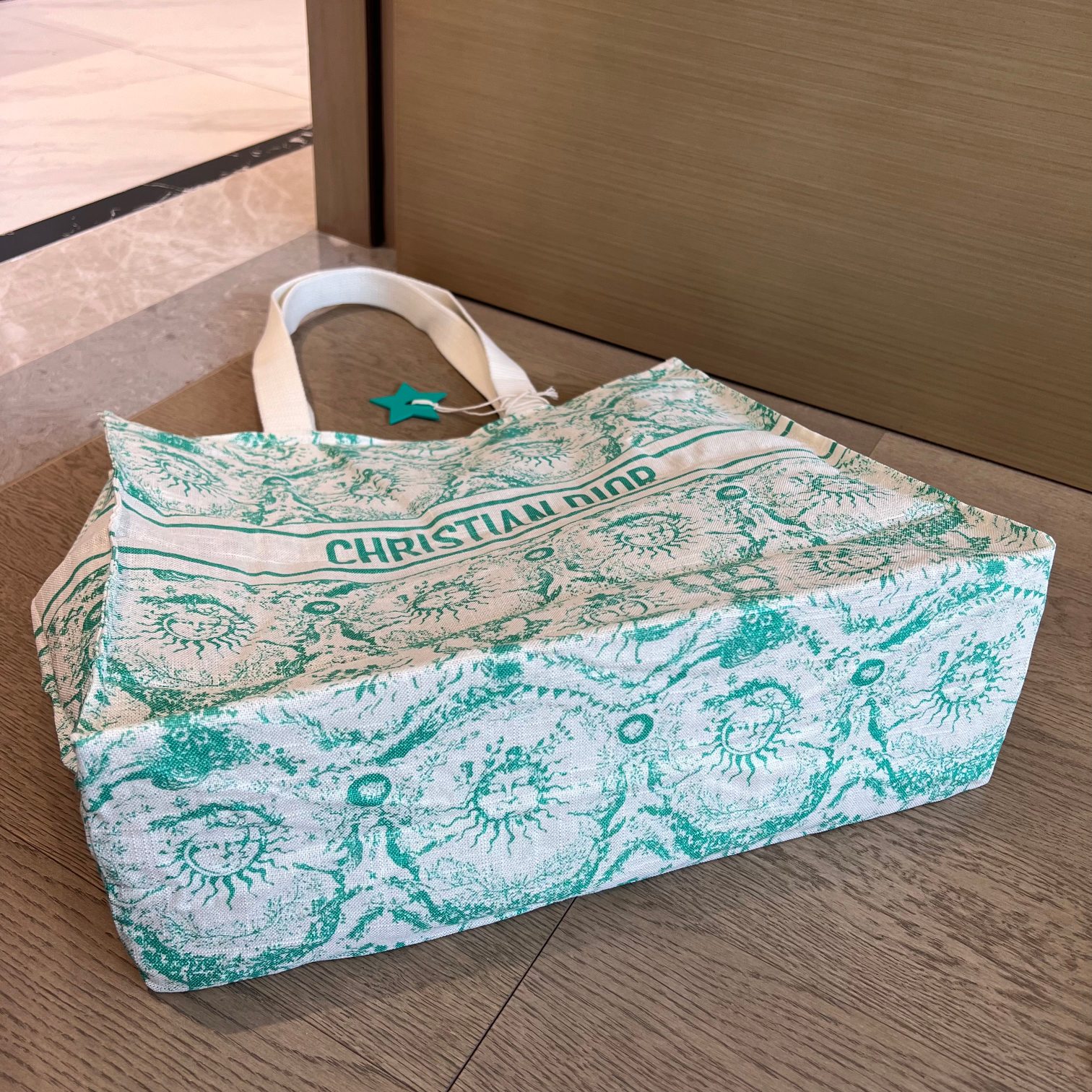 Dioriviera Resort Capsule Collection Limited-Edition Straw Tote Bag - Comprehensive 3