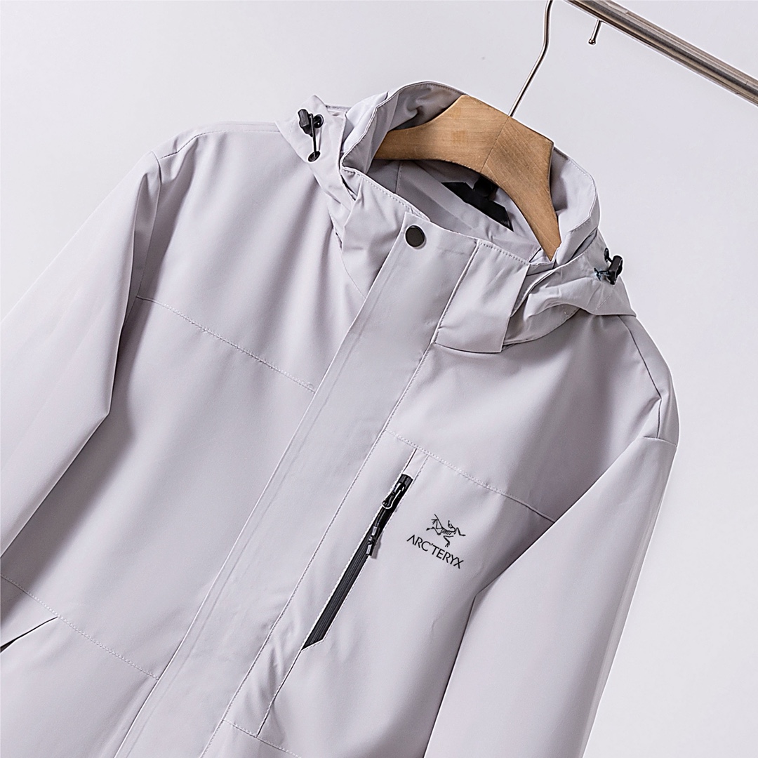 供货价:125💰『云仓特别款』出口贸易版本,天花板版本,原包装+原吊牌  
颜色:黑色，以蓝，黄色，米白，
尺码;S-4XL

鸟家户外冲锋衣







