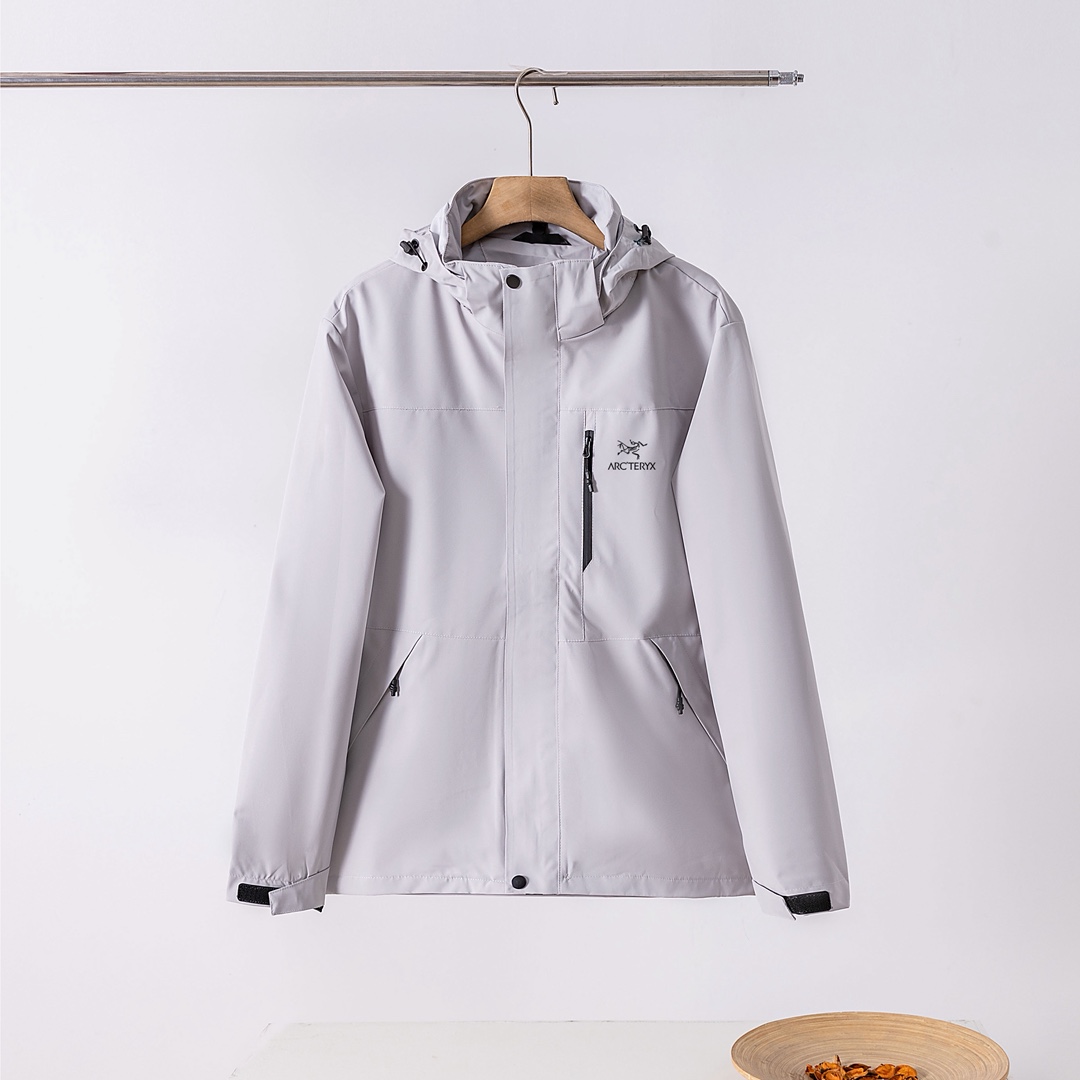 供货价:125💰『云仓特别款』出口贸易版本,天花板版本,原包装+原吊牌  
颜色:黑色，以蓝，黄色，米白，
尺码;S-4XL

鸟家户外冲锋衣







