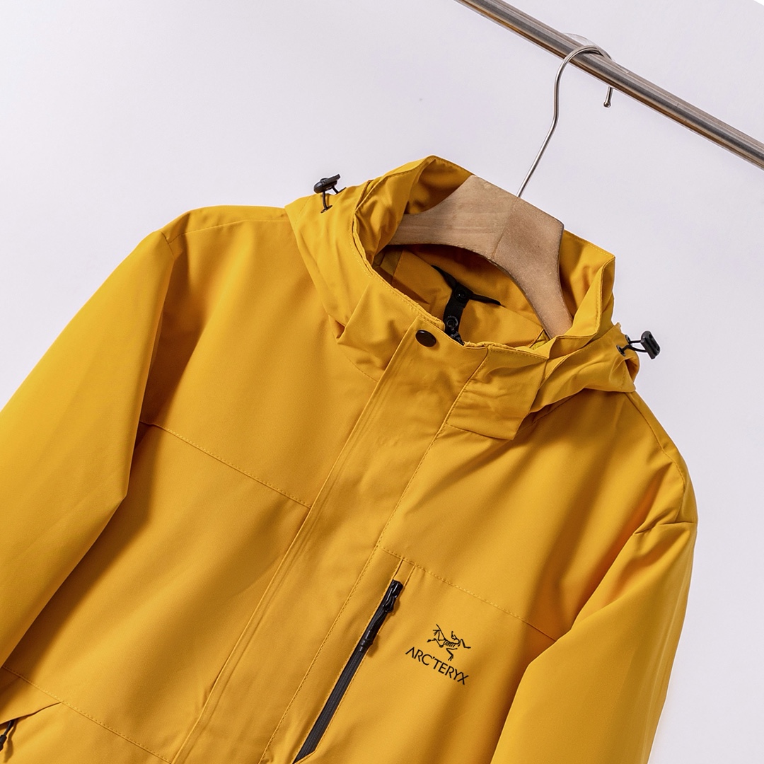 供货价:125💰『云仓特别款』出口贸易版本,天花板版本,原包装+原吊牌  
颜色:黑色，以蓝，黄色，米白，
尺码;S-4XL

鸟家户外冲锋衣







