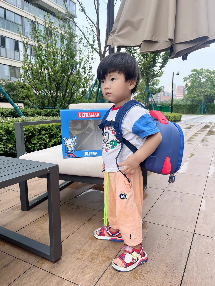 Ultraman-themed bag featuring a striking character design - Comprehensive 4