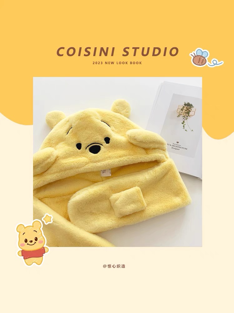 this winter scarf features a Winnie the Pooh design with a pull-through - Comprehensive 3