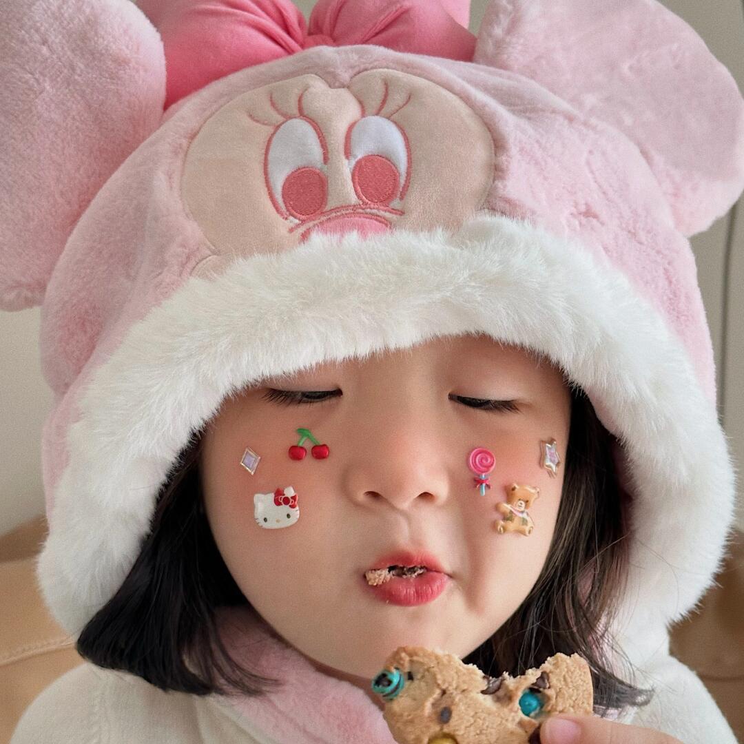 今天这款好看又保暖的二合一围巾帽,希望小朋友们这个冬天可以温暖快乐的玩耍 9