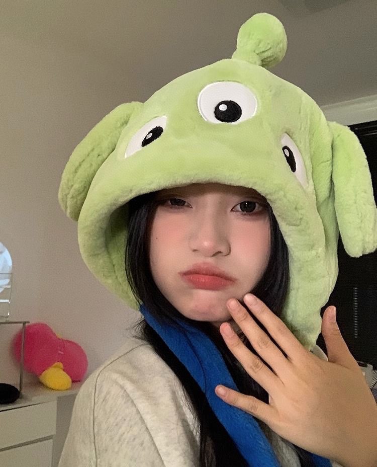 Plush Alien Hooded Scarf - Comprehensive 2