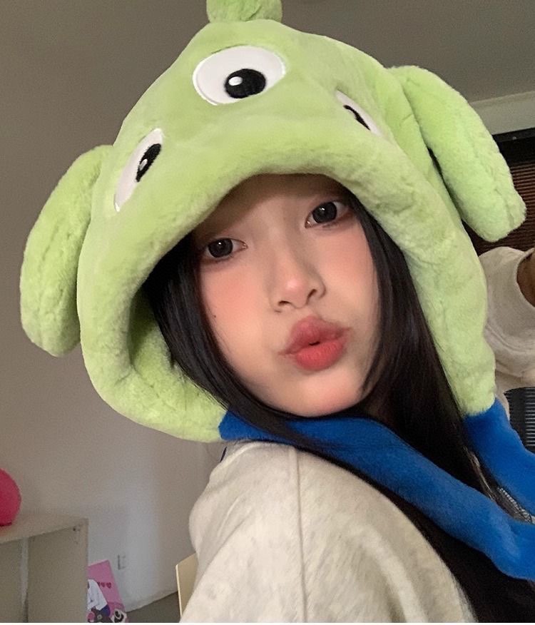 Plush Alien Hooded Scarf - Comprehensive 3