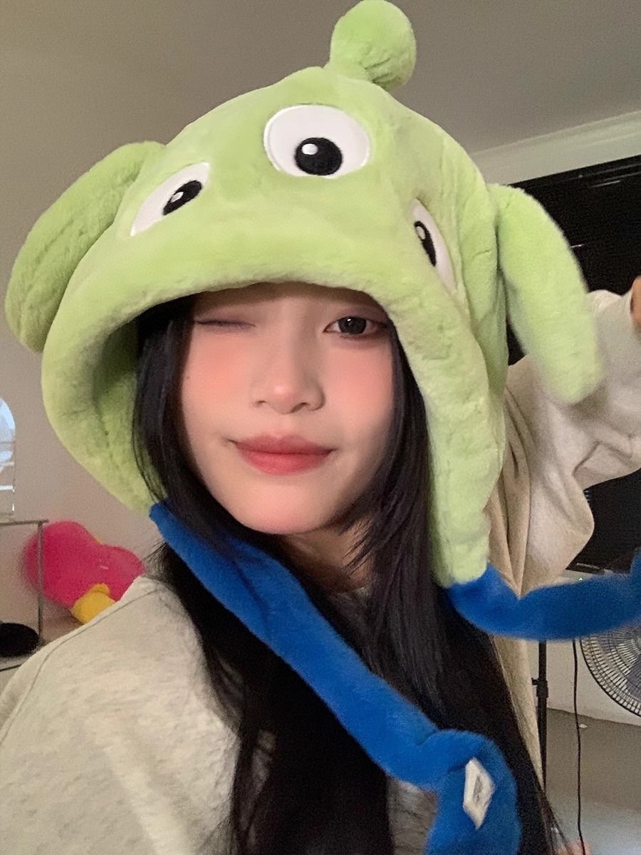 Plush Alien Hooded Scarf - Comprehensive 6