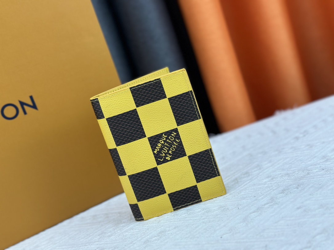 P180 財布 M60412大黄格 护照夹 高級感あふれる旅行アクセサリー