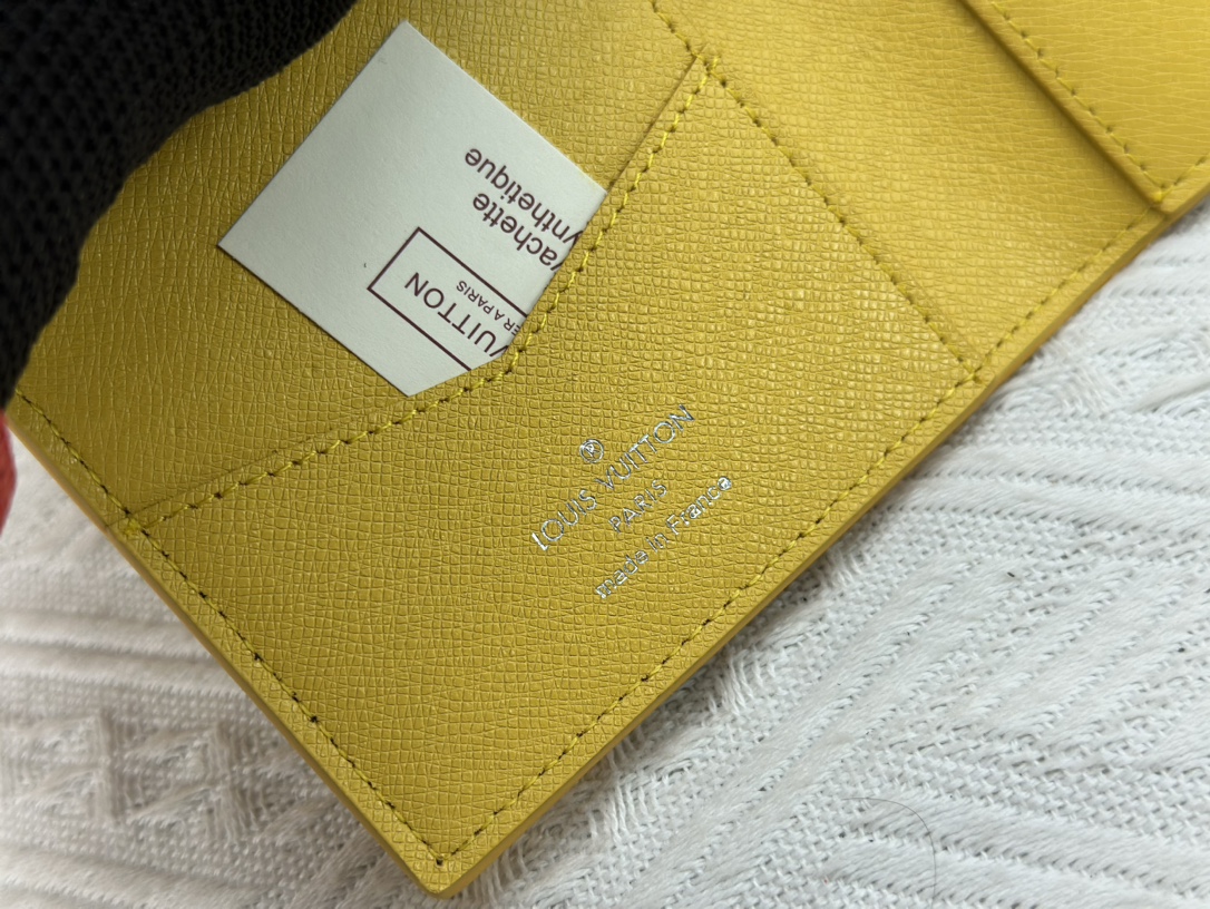 P180 財布 M60412大黄格 护照夹 高級感あふれる旅行アクセサリー