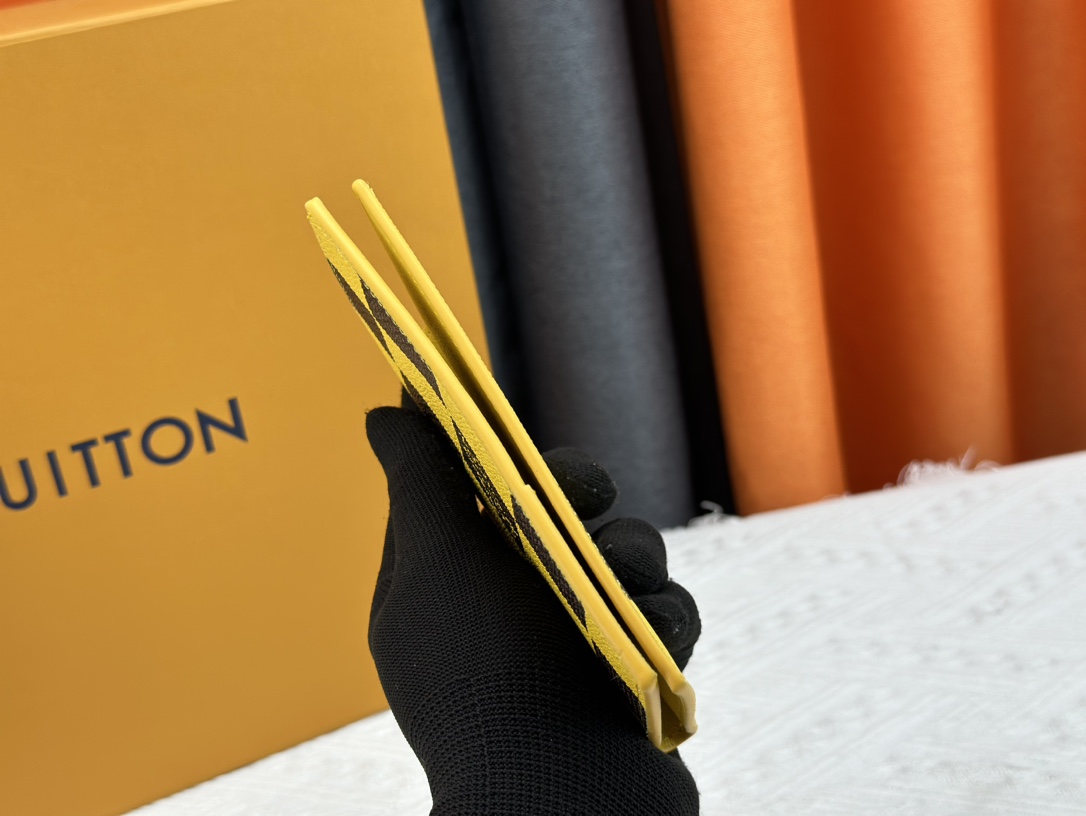 P180 財布 M60412大黄格 护照夹 高級感あふれる旅行アクセサリー