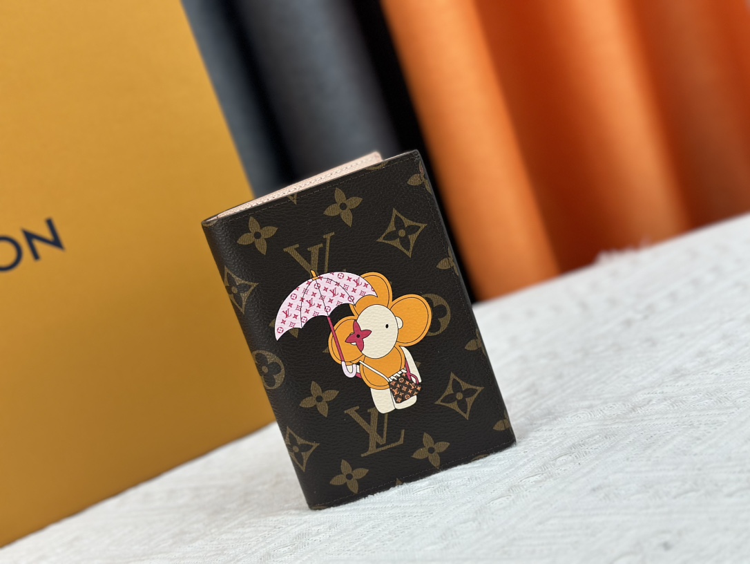 P180 財布 M60410 旅行にぴったりなパスポートケース