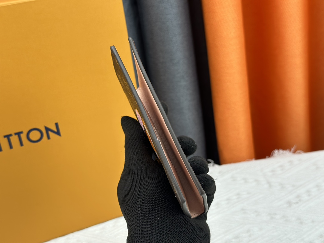 P180 財布 M60410 旅行にぴったりなパスポートケース