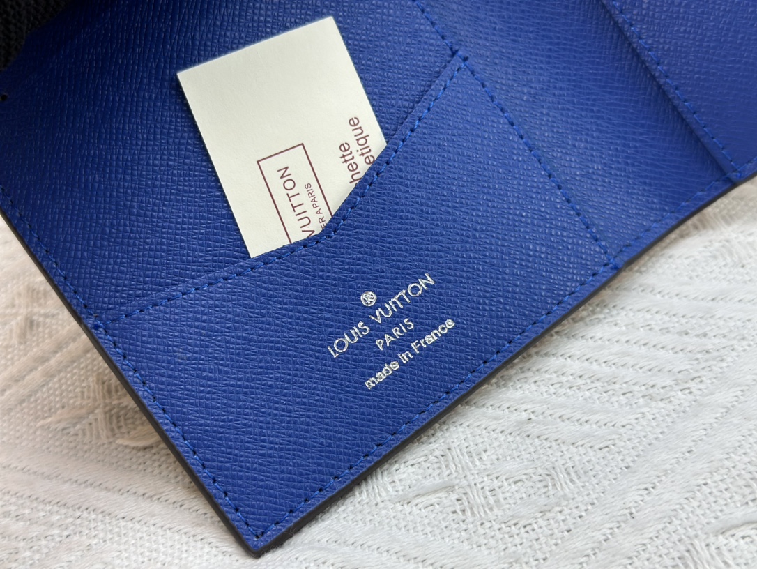 P180 熊猫ブルー パスポートケース - 高級感あふれる旅行アクセサリー