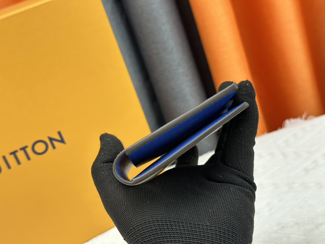 P180 熊猫ブルー パスポートケース - 高級感あふれる旅行アクセサリー