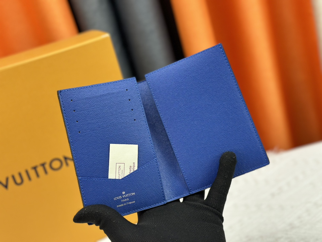 P180 熊猫ブルー パスポートケース - 高級感あふれる旅行アクセサリー