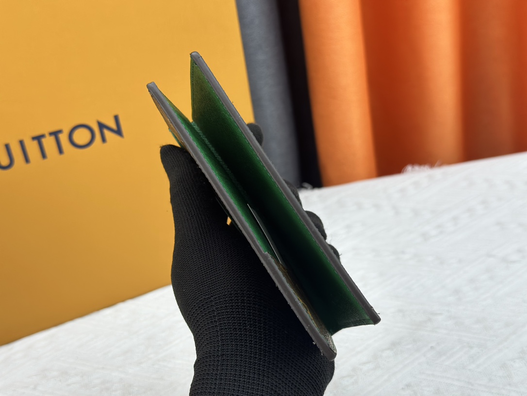 P180 財布 M82867 グリーンパスポートケース - 贅沢な質感と多機能デザイン
