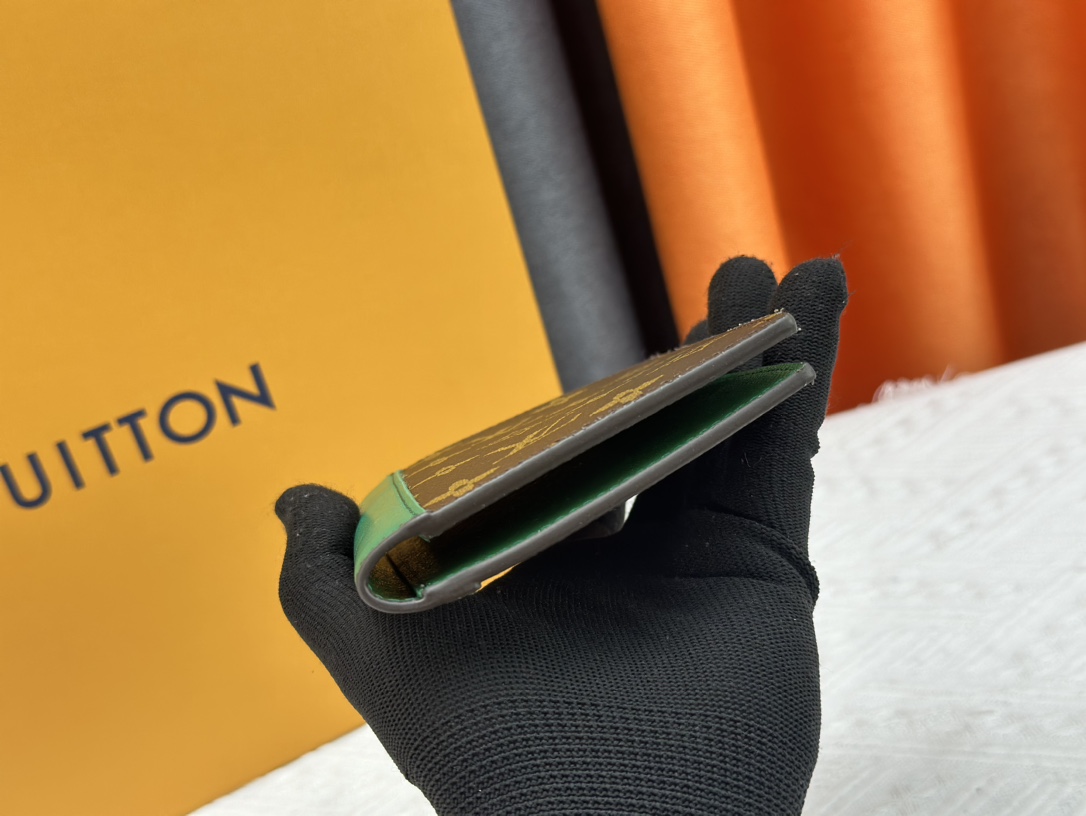 P180 財布 M82867 グリーンパスポートケース - 贅沢な質感と多機能デザイン