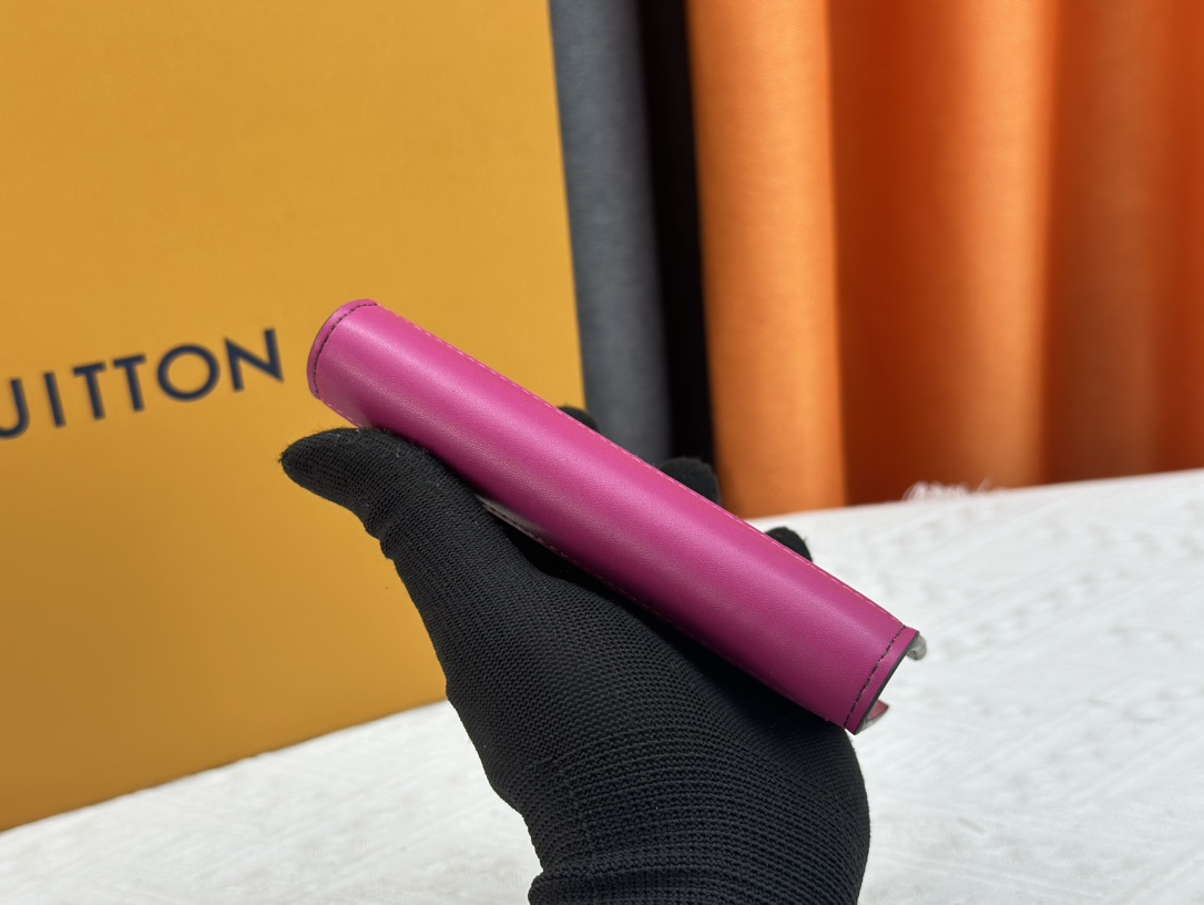 P180 財布 M82867 护照夹 高級粒纹小牛皮製