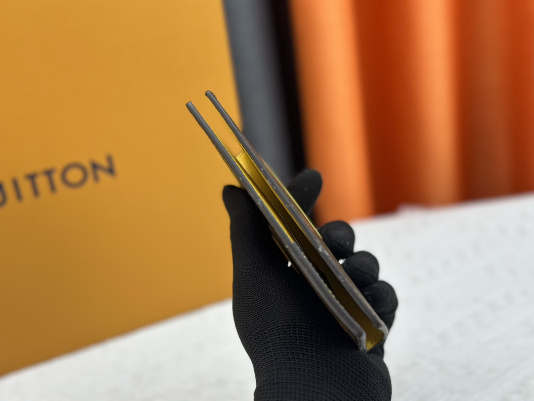 P180 財布 M82867 黄色 護照夹 - 高級感あふれる旅行アクセサリー