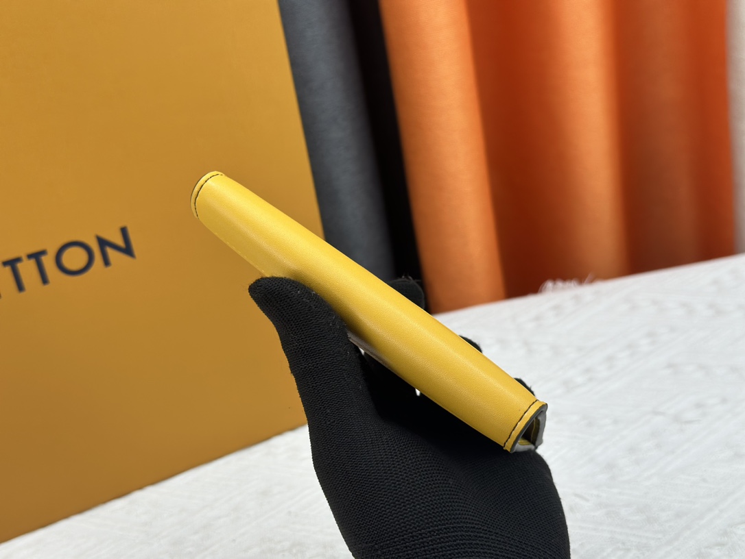 P180 財布 M82867 黄色 護照夹 - 高級感あふれる旅行アクセサリー