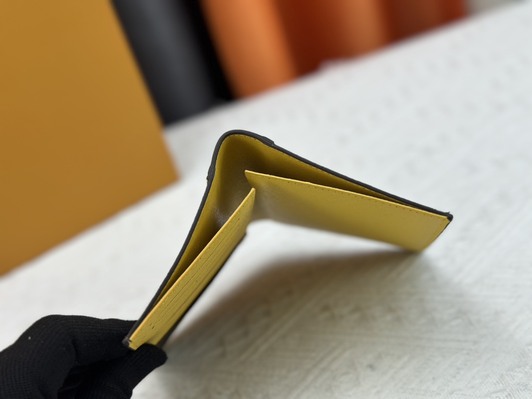 P180 財布 M82867 黄色 護照夹 - 高級感あふれる旅行アクセサリー