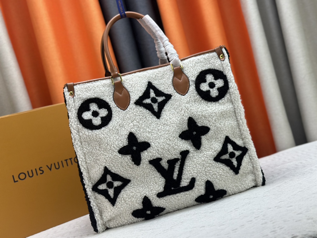 Louis Vuitton LV Onthego Sacs À Main Monogram Canvas Toile Lambswol M45039