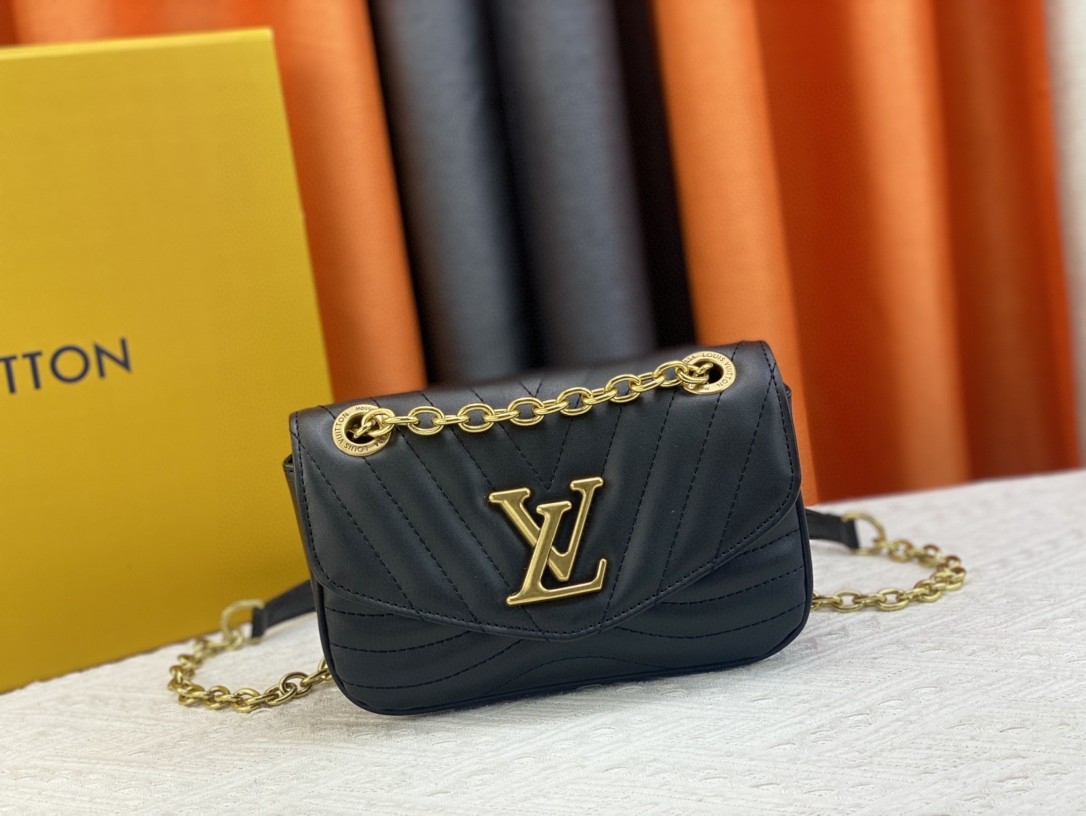 Louis Vuitton LV Multi Pochette Accessoires Handbags Crossbody & Shoulder Bags Cowhide Chains M20686