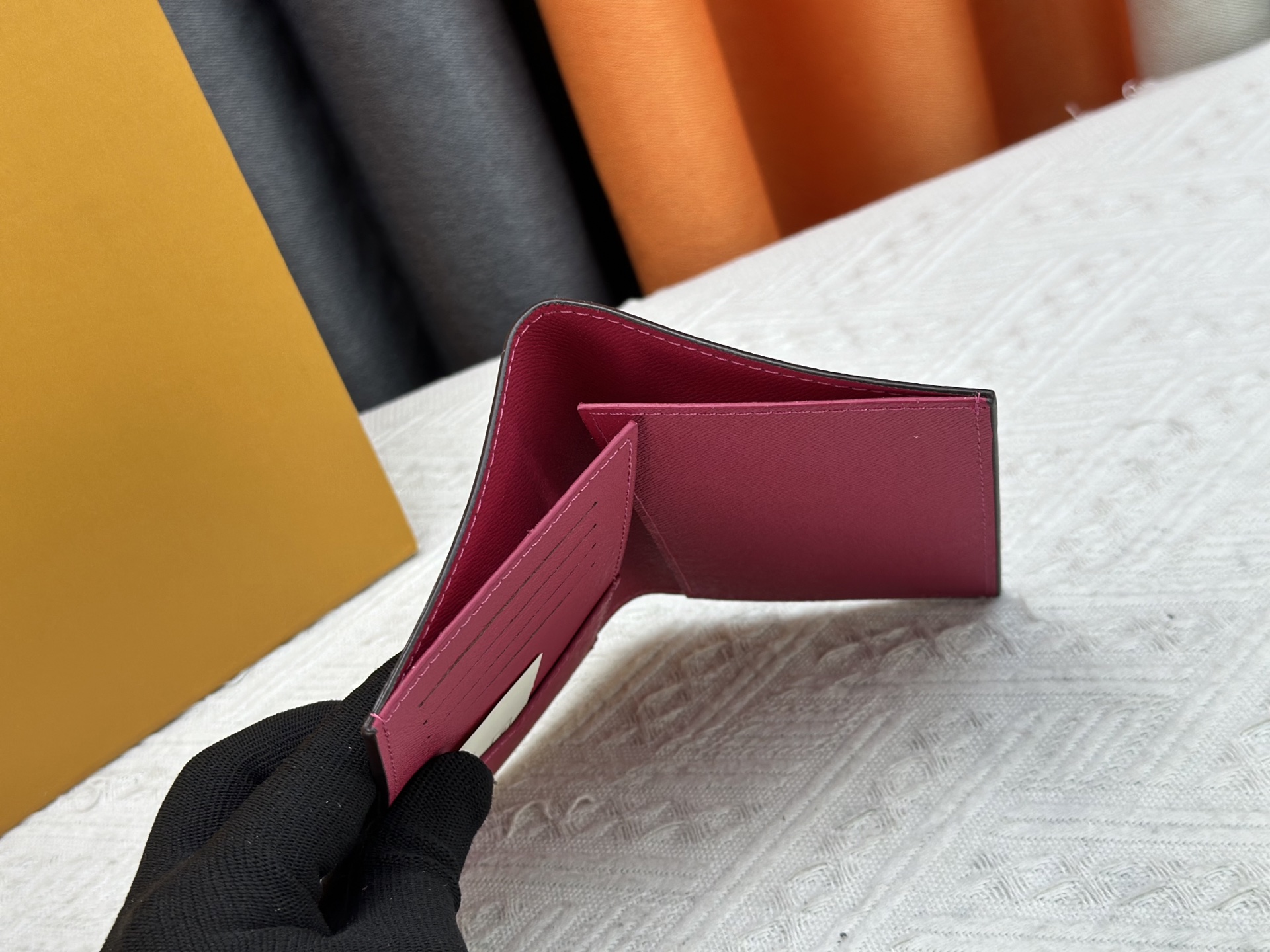 M64502 パスポートケース - 優雅なデザインと多機能性