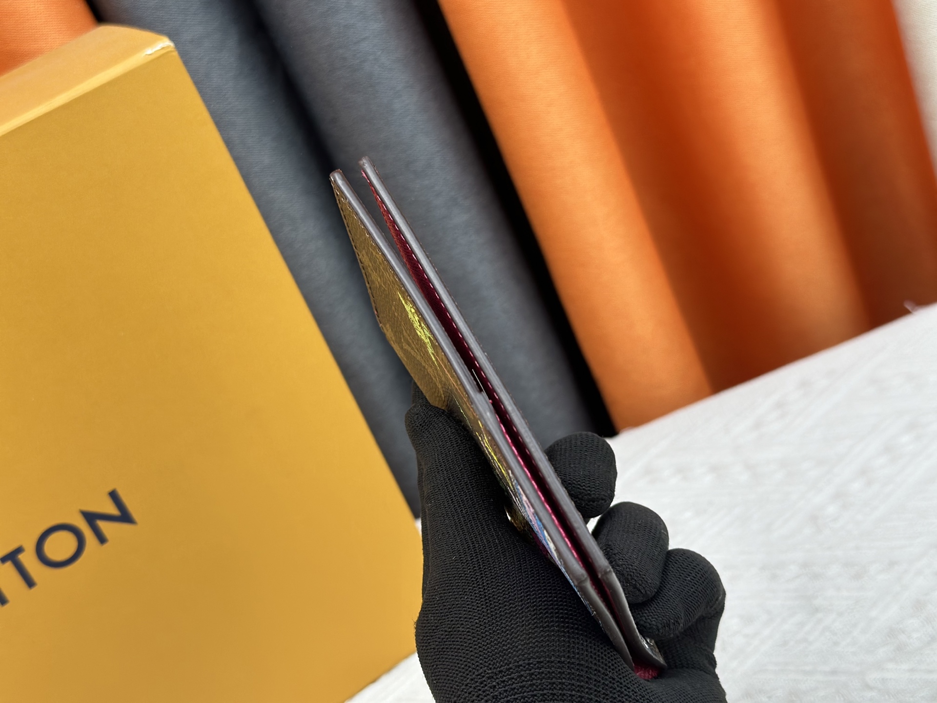 M64502 パスポートケース - 優雅なデザインと多機能性