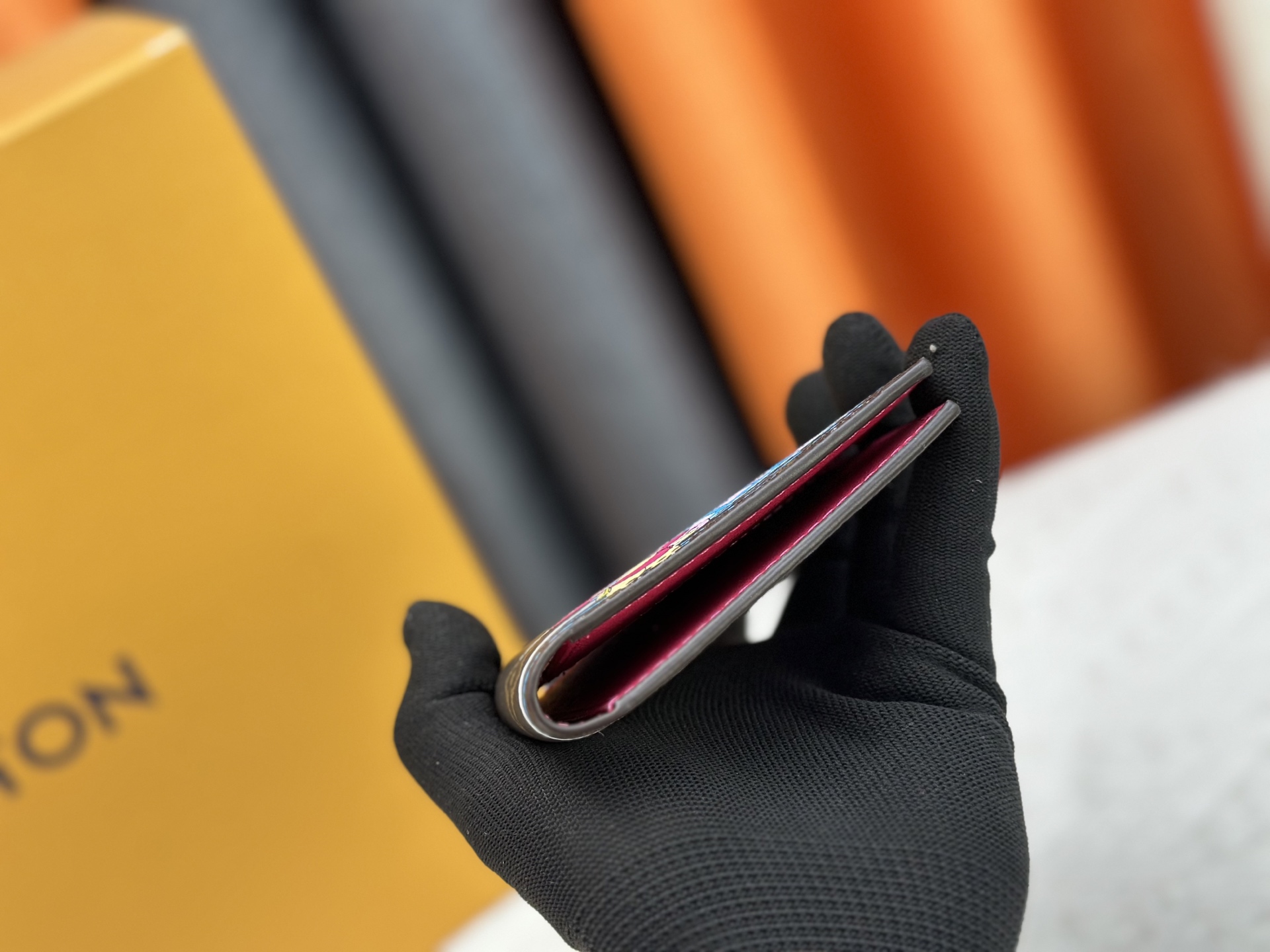 M64502 パスポートケース - 優雅なデザインと多機能性