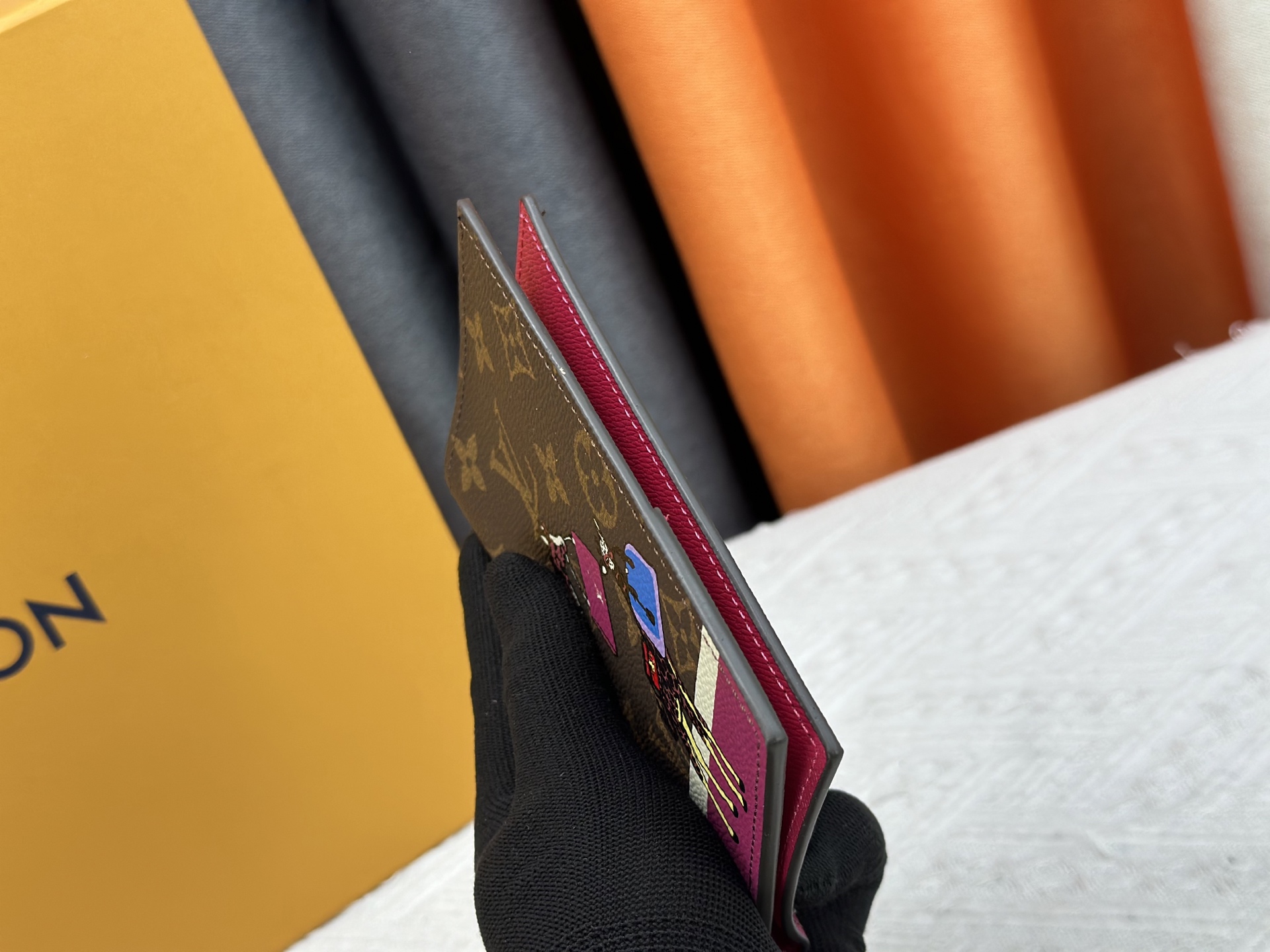 P180長颈鹿護照夹 - 高級感あふれる旅行アクセサリー