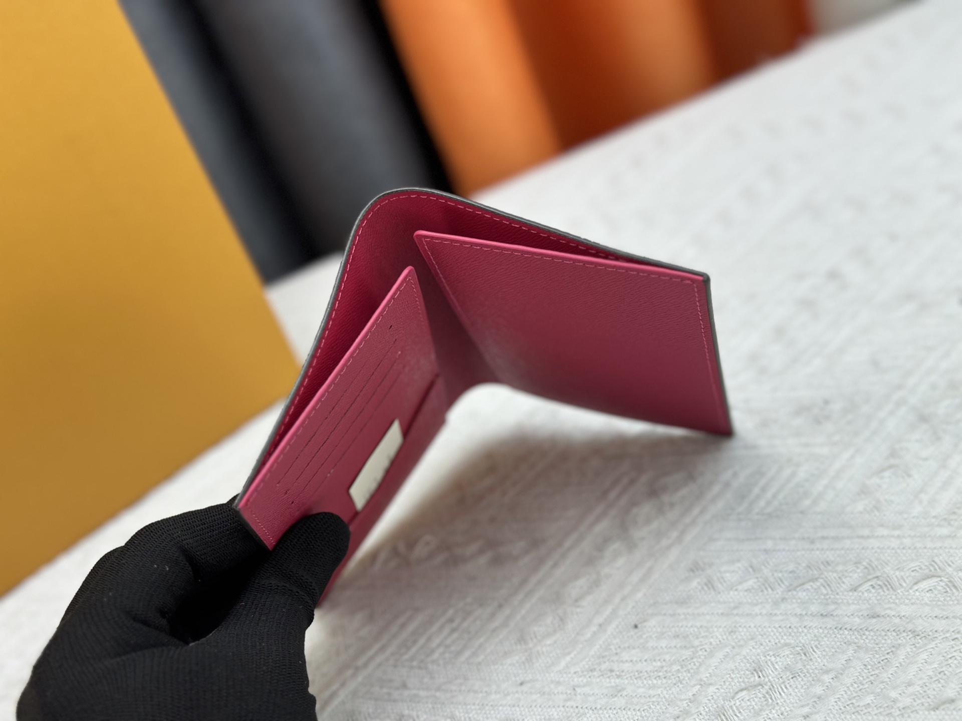 P180長颈鹿護照夹 - 高級感あふれる旅行アクセサリー