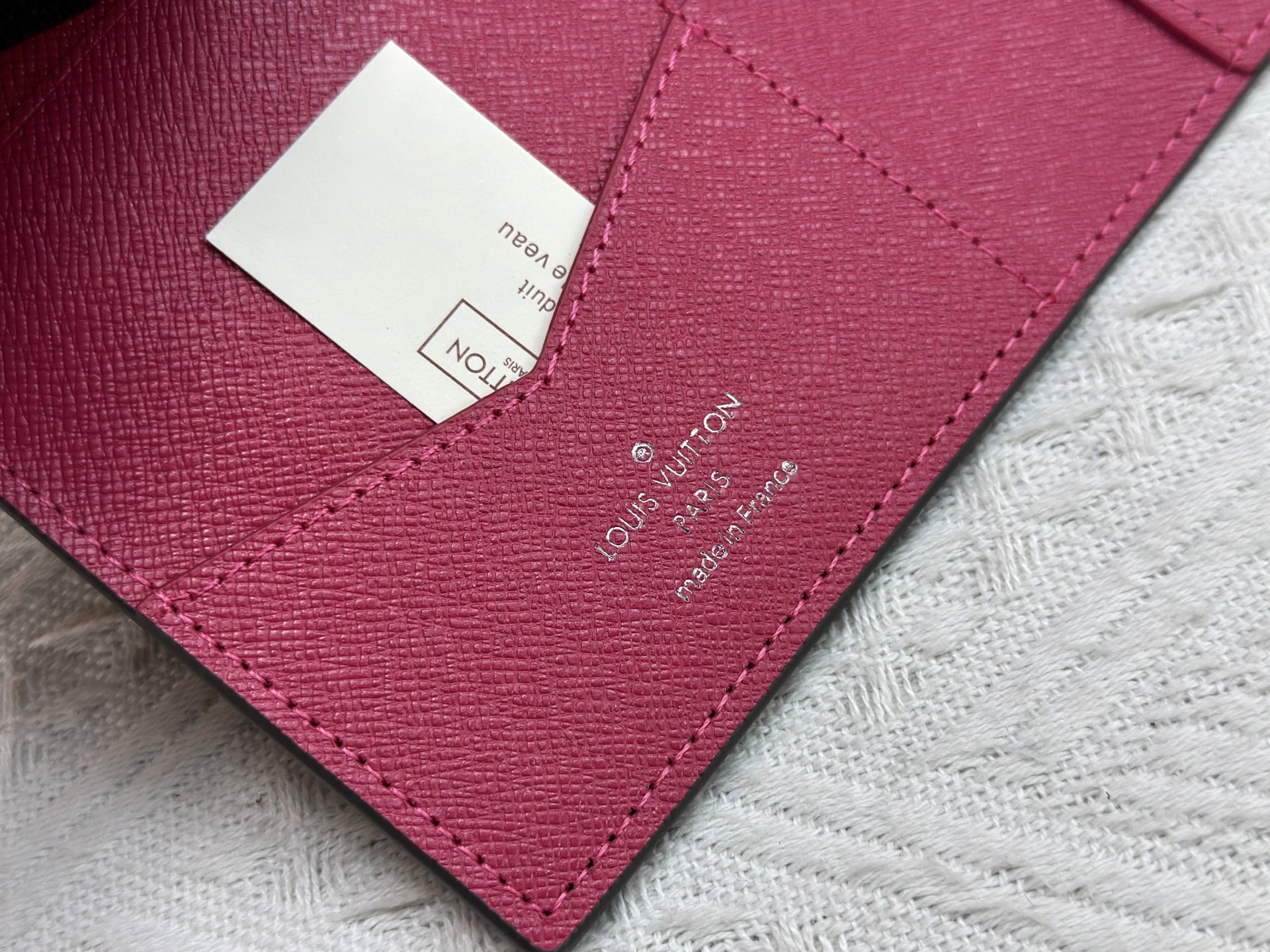 P180長颈鹿護照夹 - 高級感あふれる旅行アクセサリー