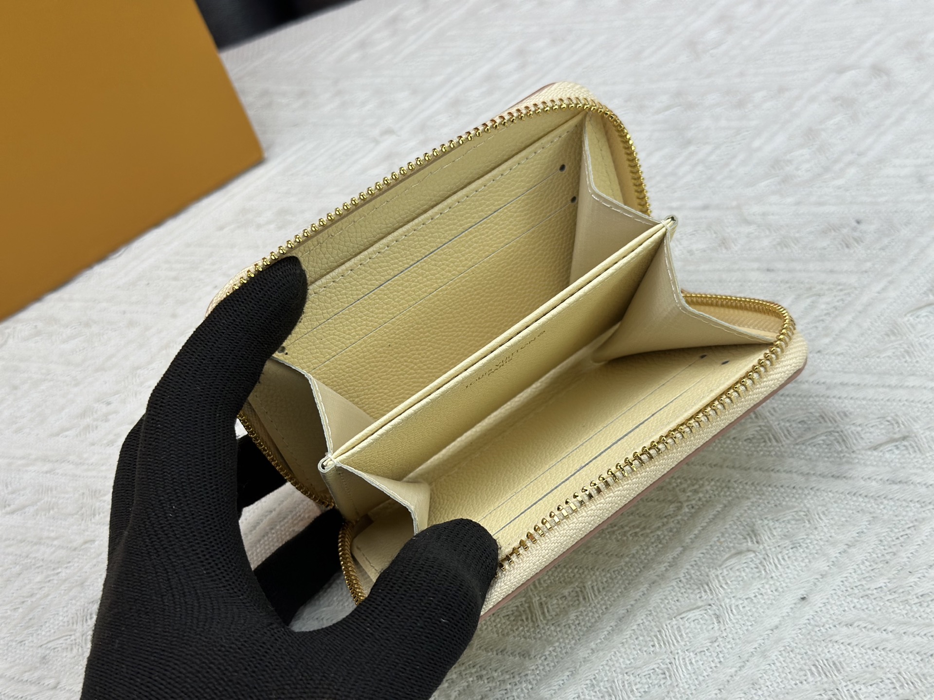 ルイ・ヴィトン ZIPPY ラウンドファスナー 財布 - Monogram Empreinte レザー製