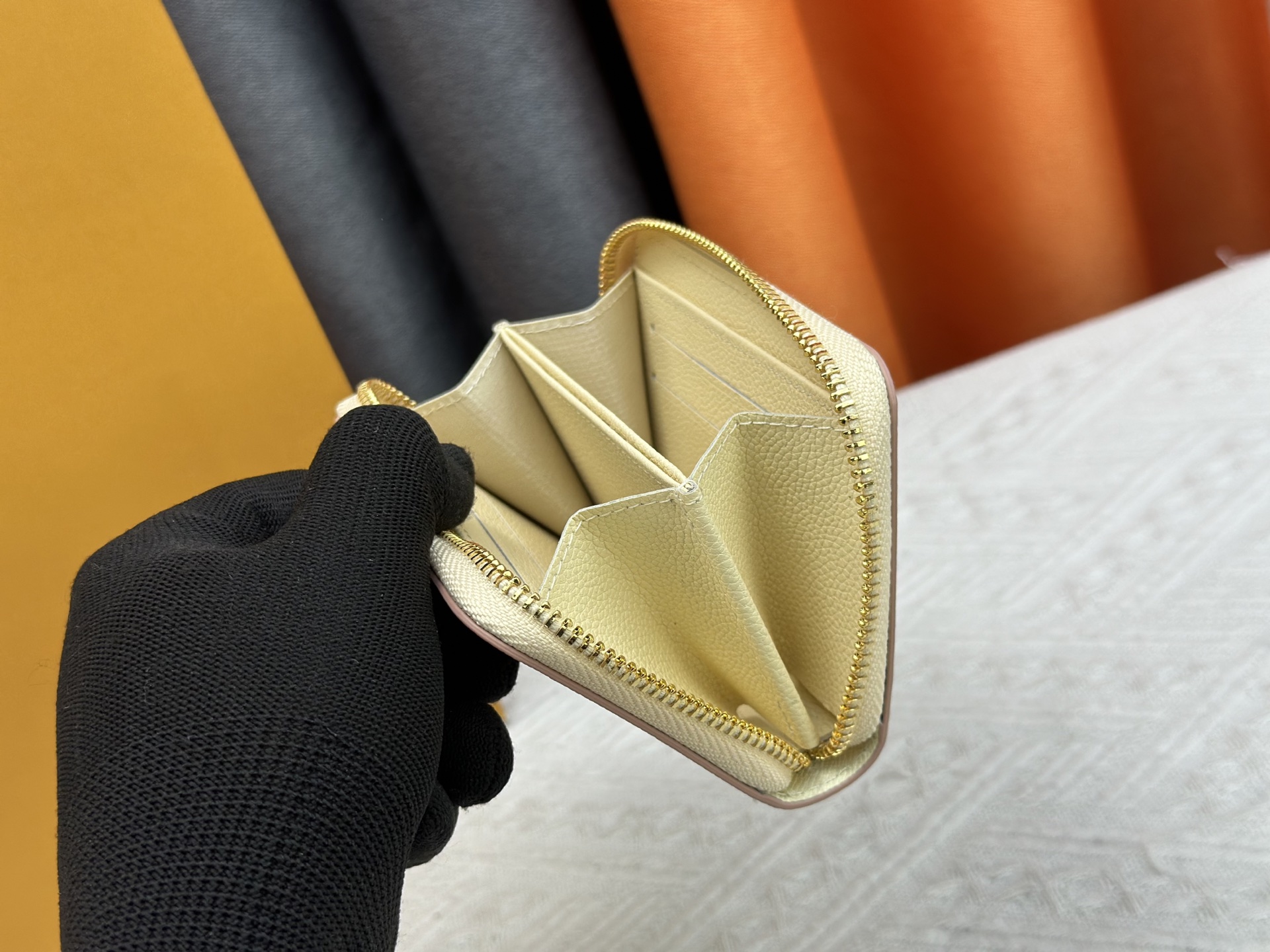 ルイ・ヴィトン ZIPPY ラウンドファスナー 財布 - Monogram Empreinte レザー製