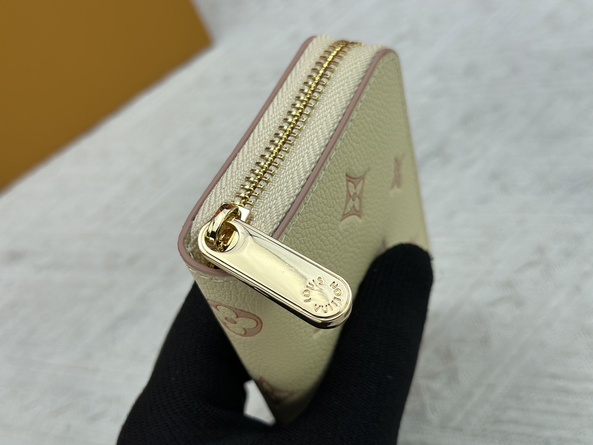 ルイ・ヴィトン ZIPPY ラウンドファスナー 財布 - Monogram Empreinte レザー製