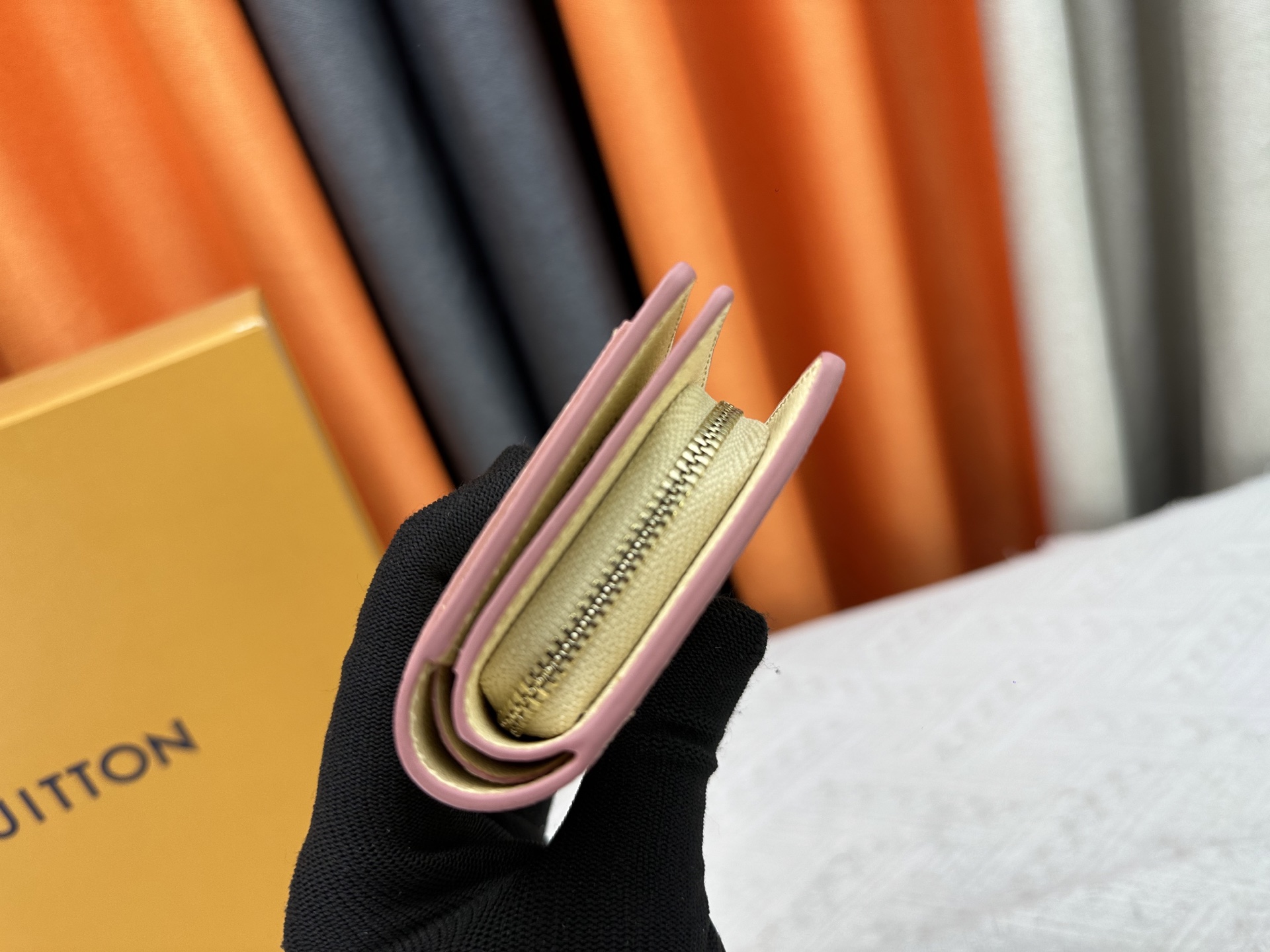 ルイ・ヴィトン Cléa 財布 Monogram Empreinte 柔らかいレザー製