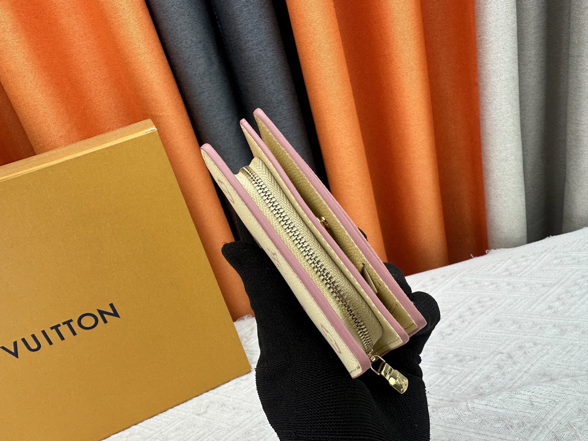 ルイ・ヴィトン Cléa 財布 Monogram Empreinte 柔らかいレザー製