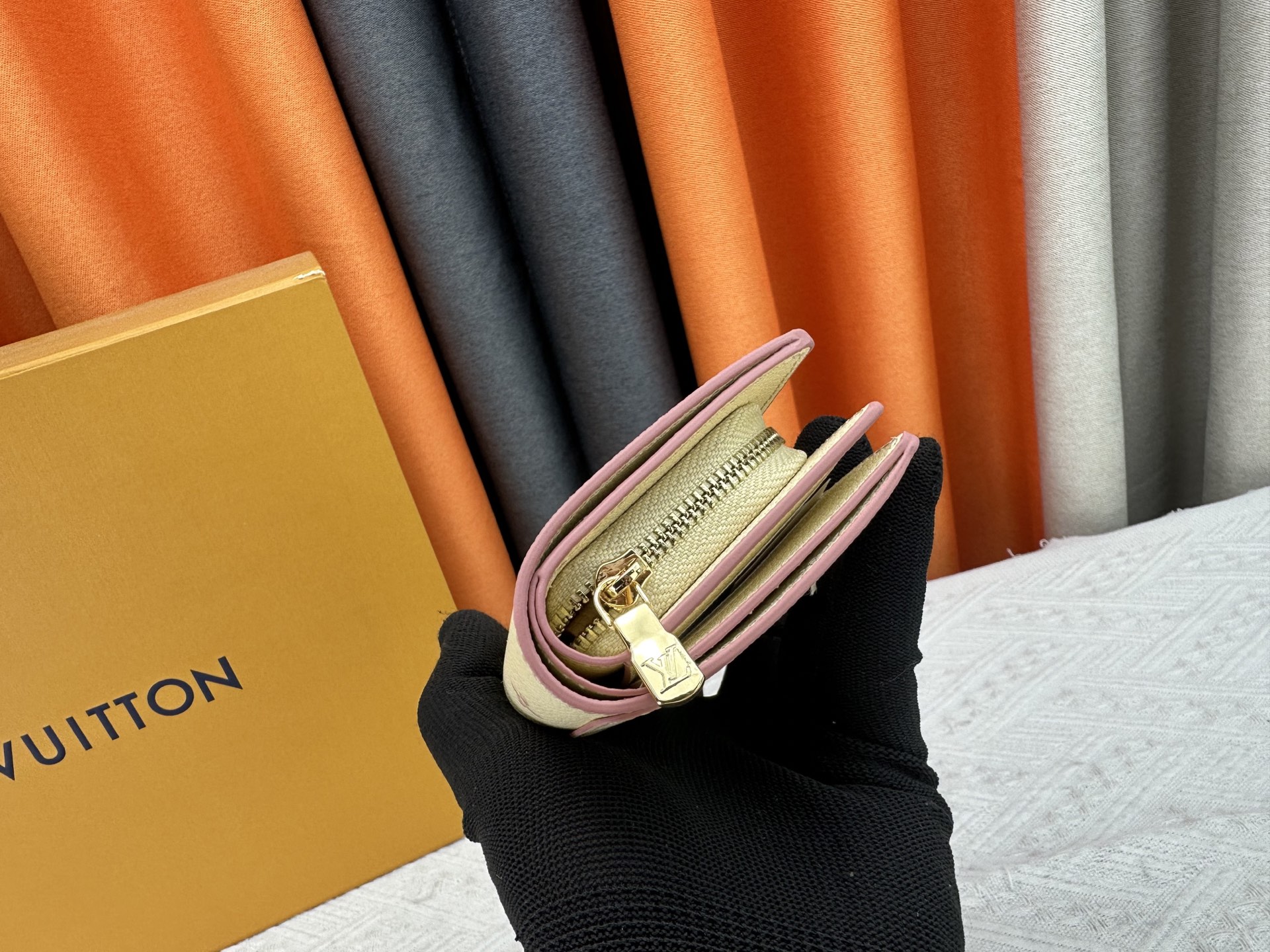 ルイ・ヴィトン Cléa 財布 Monogram Empreinte 柔らかいレザー製