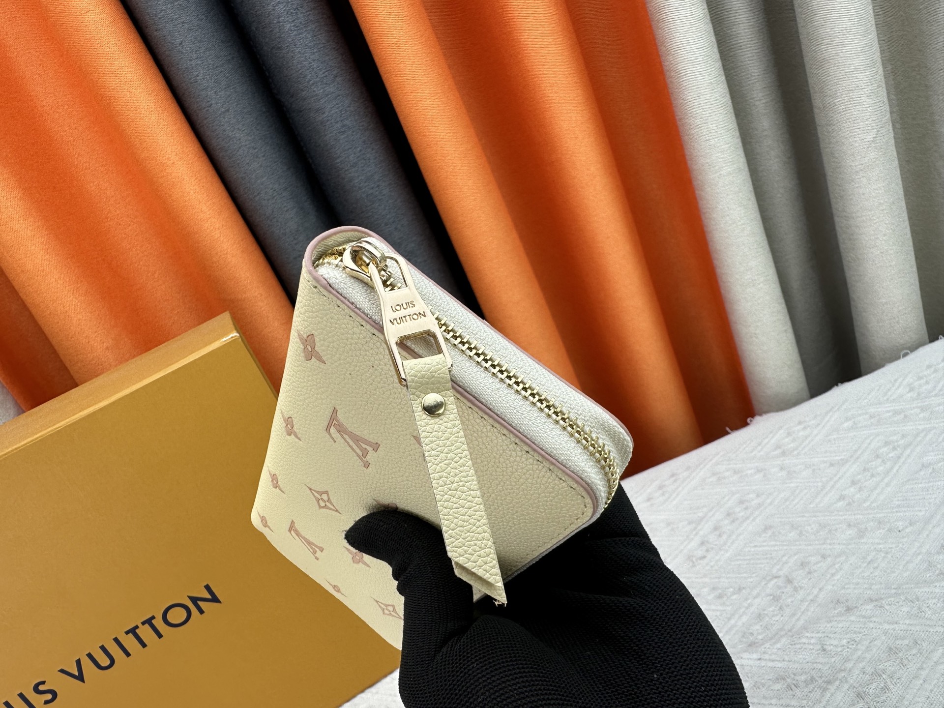 ルイ・ヴィトン Zippy ラウンドファスナー財布 Monogram Empreinte - 新機能追加のエレガントなデザイン