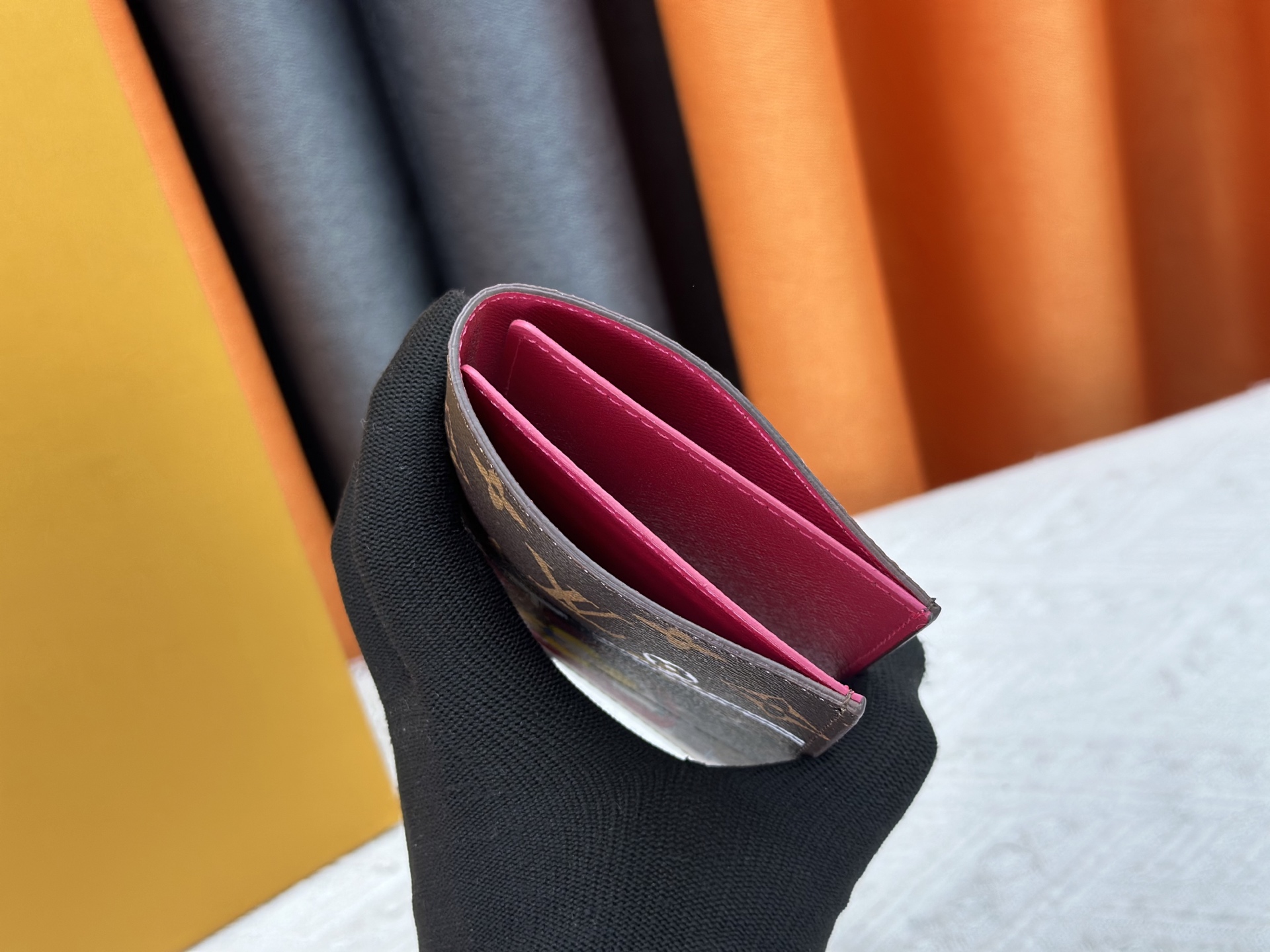 P180パスケース M64502 - 高級粒纹小牛皮製の旅行アクセサリー