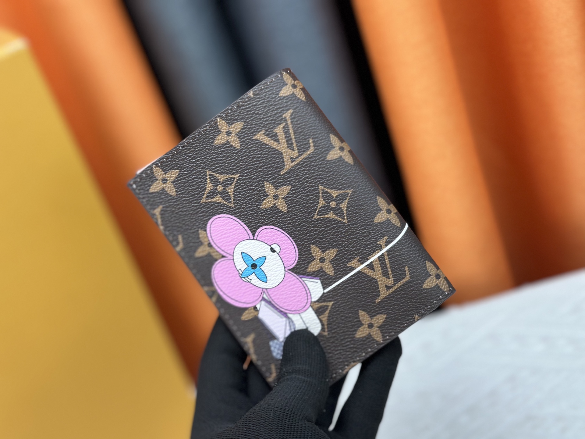 M64502老花丝印風筝パスポートケース - 贅沢な小牛皮内装と多機能デザイン