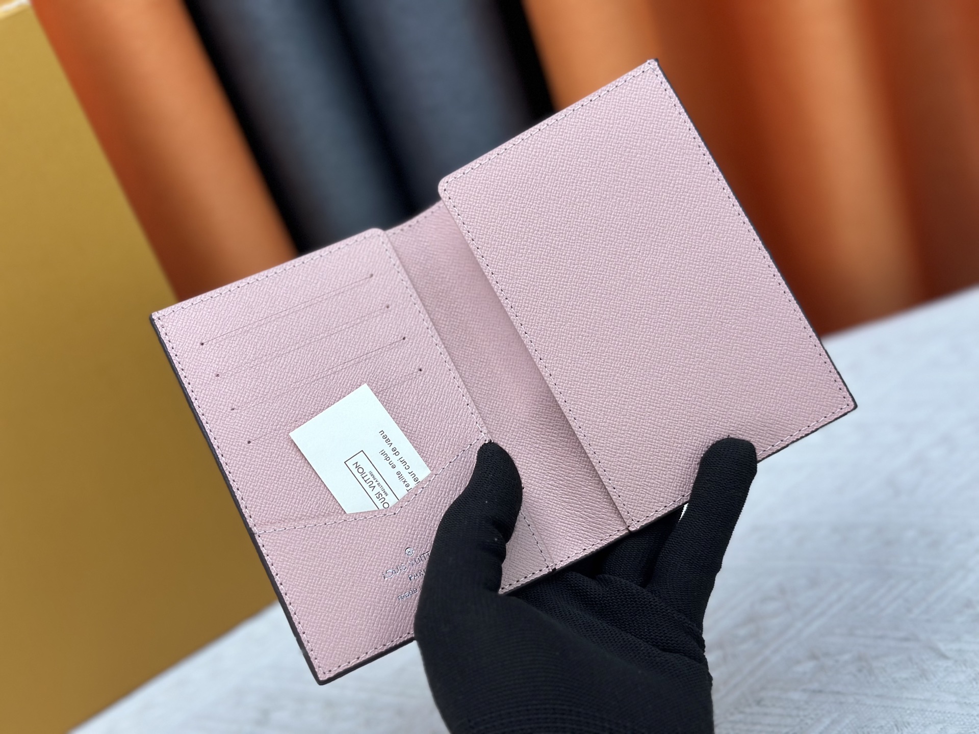 M64502老花丝印風筝パスポートケース - 贅沢な小牛皮内装と多機能デザイン